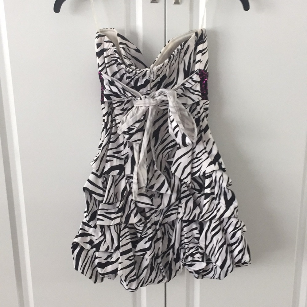 Dress - Picture 3 of 4